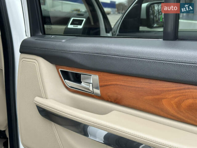 Білий Ленд Ровер Range Rover Sport, об'ємом двигуна 5 л та пробігом 120 тис. км за 13500 $, фото 41 на Automoto.ua