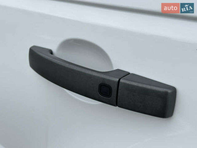 Білий Ленд Ровер Range Rover Sport, об'ємом двигуна 5 л та пробігом 120 тис. км за 15500 $, фото 30 на Automoto.ua