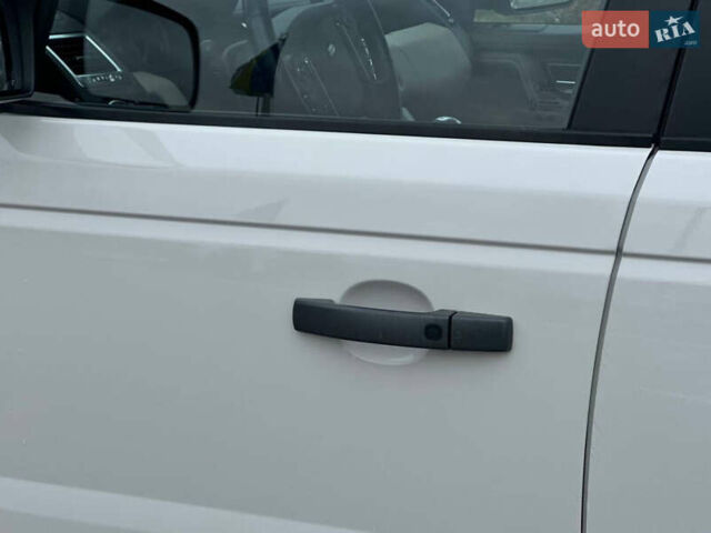 Білий Ленд Ровер Range Rover Sport, об'ємом двигуна 3.63 л та пробігом 202 тис. км за 15850 $, фото 11 на Automoto.ua