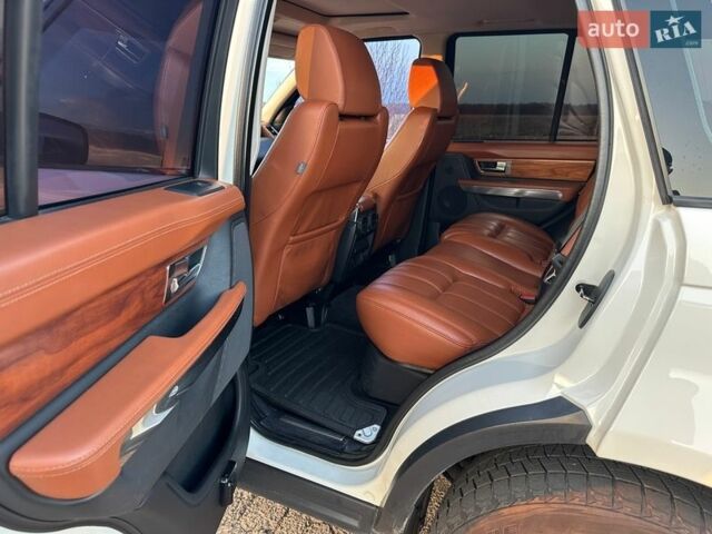Білий Ленд Ровер Range Rover Sport, об'ємом двигуна 5 л та пробігом 171 тис. км за 16000 $, фото 19 на Automoto.ua