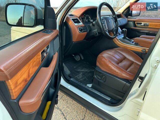 Білий Ленд Ровер Range Rover Sport, об'ємом двигуна 5 л та пробігом 171 тис. км за 16000 $, фото 16 на Automoto.ua