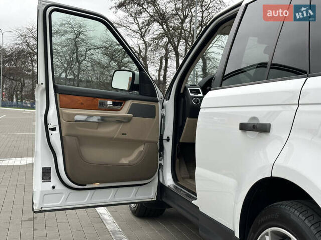 Білий Ленд Ровер Range Rover Sport, об'ємом двигуна 5 л та пробігом 120 тис. км за 13500 $, фото 58 на Automoto.ua
