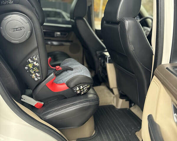 Білий Ленд Ровер Range Rover Sport, об'ємом двигуна 3 л та пробігом 208 тис. км за 15900 $, фото 17 на Automoto.ua