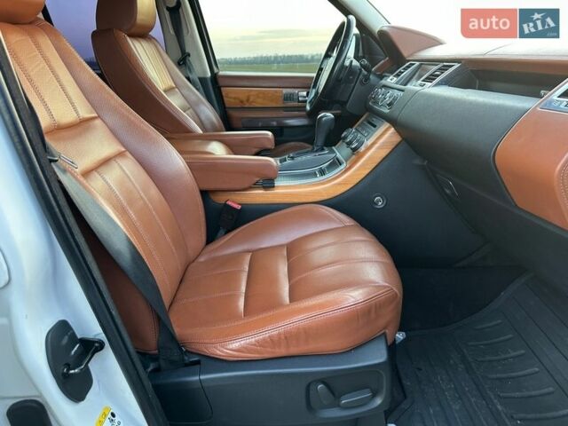 Білий Ленд Ровер Range Rover Sport, об'ємом двигуна 5 л та пробігом 171 тис. км за 16000 $, фото 29 на Automoto.ua