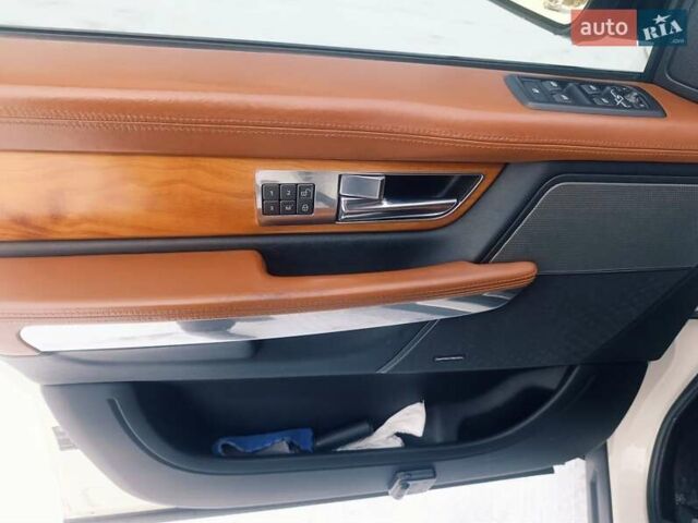 Білий Ленд Ровер Range Rover Sport, об'ємом двигуна 5 л та пробігом 179 тис. км за 14800 $, фото 36 на Automoto.ua