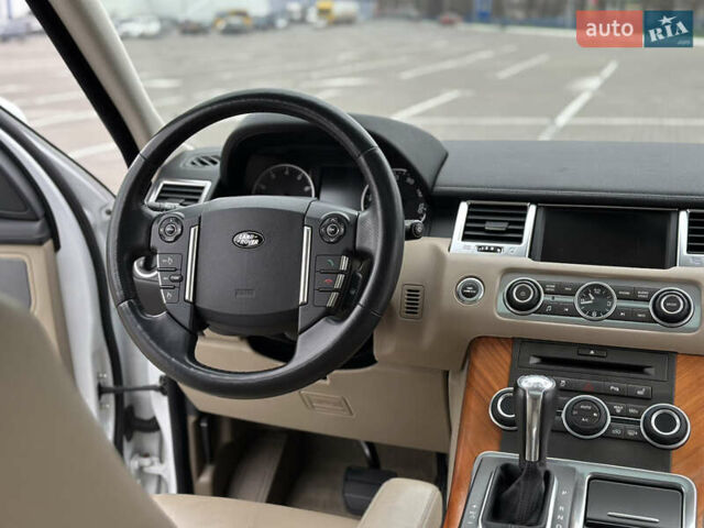 Білий Ленд Ровер Range Rover Sport, об'ємом двигуна 5 л та пробігом 120 тис. км за 15500 $, фото 66 на Automoto.ua
