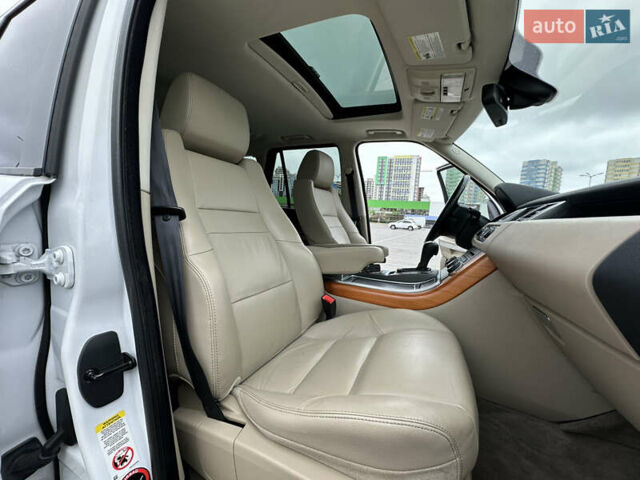 Білий Ленд Ровер Range Rover Sport, об'ємом двигуна 5 л та пробігом 120 тис. км за 13500 $, фото 52 на Automoto.ua