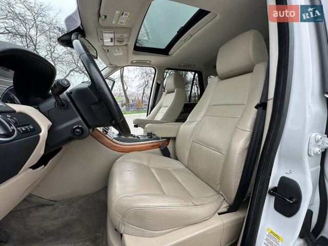 Білий Ленд Ровер Range Rover Sport, об'ємом двигуна 5 л та пробігом 120 тис. км за 13500 $, фото 62 на Automoto.ua