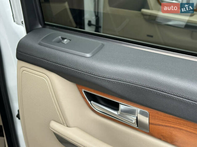 Білий Ленд Ровер Range Rover Sport, об'ємом двигуна 5 л та пробігом 120 тис. км за 15500 $, фото 40 на Automoto.ua