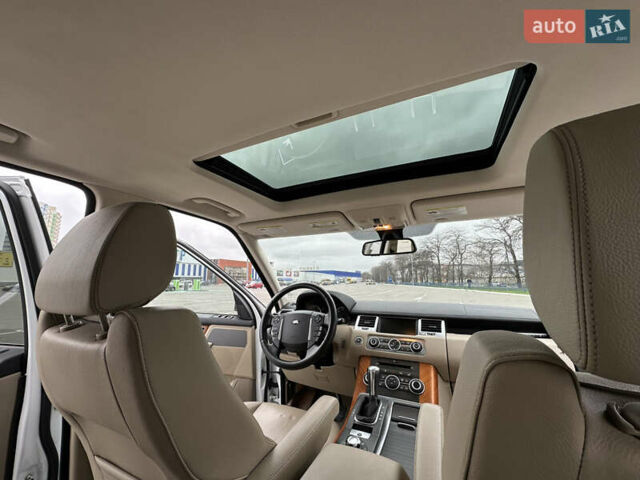 Білий Ленд Ровер Range Rover Sport, об'ємом двигуна 5 л та пробігом 120 тис. км за 13500 $, фото 47 на Automoto.ua