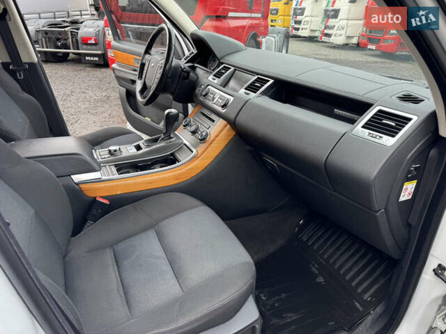 Белый Ленд Ровер Рендж Ровер Спорт, объемом двигателя 2.99 л и пробегом 320 тыс. км за 15000 $, фото 21 на Automoto.ua