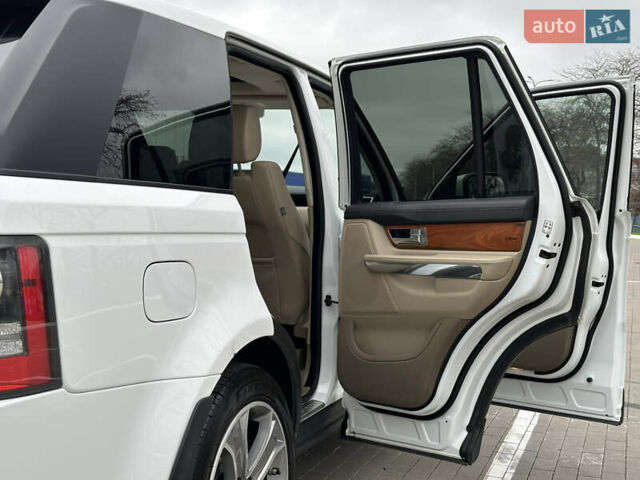 Білий Ленд Ровер Range Rover Sport, об'ємом двигуна 5 л та пробігом 120 тис. км за 13500 $, фото 39 на Automoto.ua