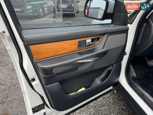 Белый Ленд Ровер Рендж Ровер Спорт, объемом двигателя 2.99 л и пробегом 320 тыс. км за 15000 $, фото 18 на Automoto.ua