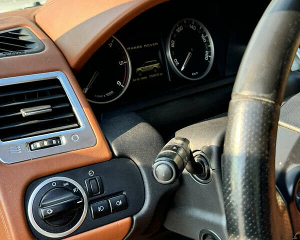 Білий Ленд Ровер Range Rover Sport, об'ємом двигуна 3 л та пробігом 263 тис. км за 17500 $, фото 15 на Automoto.ua