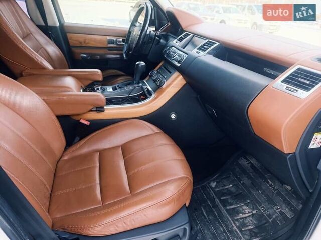 Білий Ленд Ровер Range Rover Sport, об'ємом двигуна 5 л та пробігом 179 тис. км за 14800 $, фото 23 на Automoto.ua