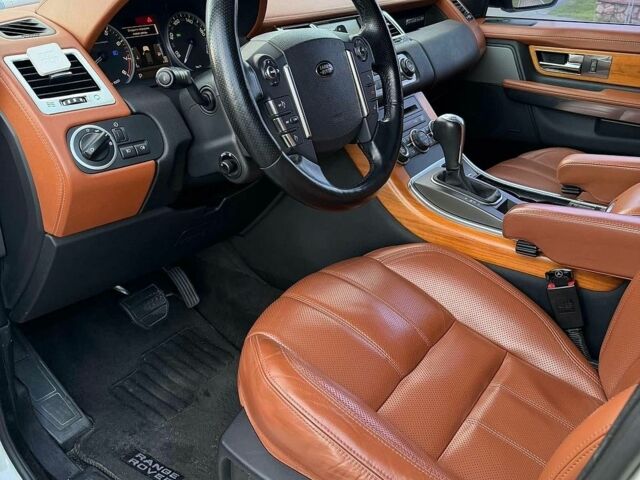 Білий Ленд Ровер Range Rover Sport, об'ємом двигуна 5 л та пробігом 180 тис. км за 10600 $, фото 19 на Automoto.ua