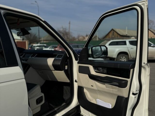 Білий Ленд Ровер Range Rover Sport, об'ємом двигуна 3 л та пробігом 312 тис. км за 13500 $, фото 22 на Automoto.ua