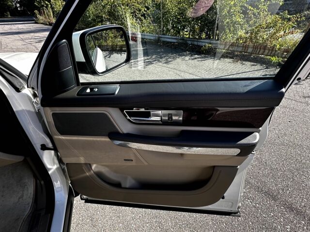 Ленд Ровер Рендж Ровер Спорт 2010 в Киеве на Automoto.ua Белый Ленд Ровер Рендж Ровер Спорт, объемом двигателя 3.6 л и пробегом 202 тыс. км за 15500 $, фото 12 на Automoto.ua