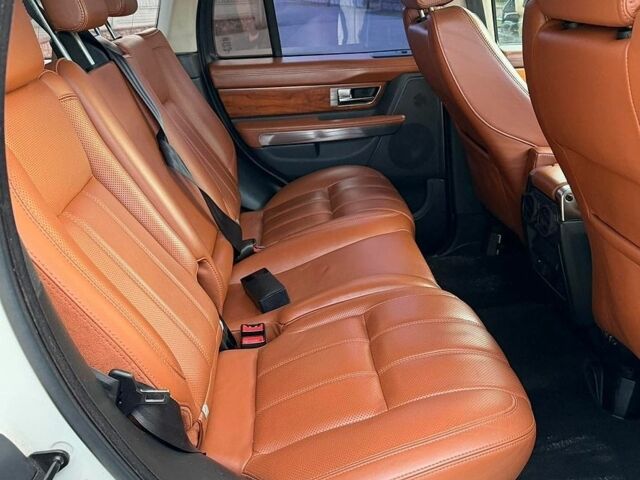 Білий Ленд Ровер Range Rover Sport, об'ємом двигуна 5 л та пробігом 180 тис. км за 10600 $, фото 37 на Automoto.ua