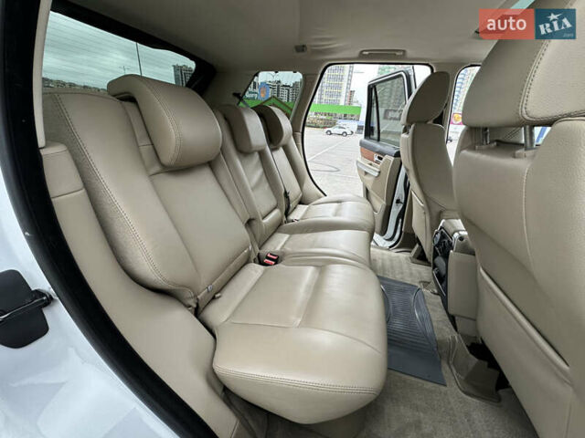 Білий Ленд Ровер Range Rover Sport, об'ємом двигуна 5 л та пробігом 120 тис. км за 13500 $, фото 42 на Automoto.ua