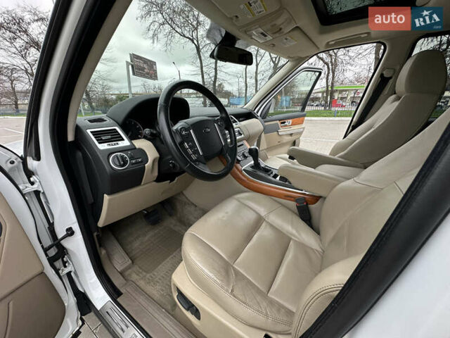 Білий Ленд Ровер Range Rover Sport, об'ємом двигуна 5 л та пробігом 120 тис. км за 13500 $, фото 63 на Automoto.ua