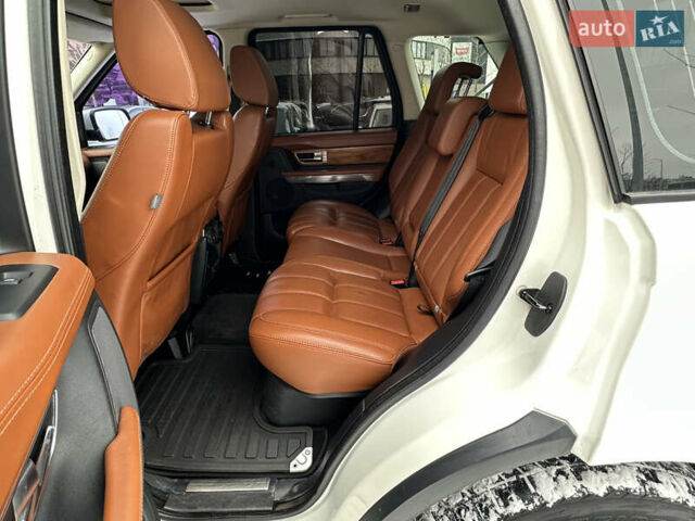 Білий Ленд Ровер Range Rover Sport, об'ємом двигуна 5 л та пробігом 171 тис. км за 12500 $, фото 30 на Automoto.ua