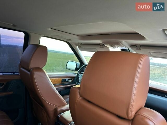 Білий Ленд Ровер Range Rover Sport, об'ємом двигуна 5 л та пробігом 171 тис. км за 16000 $, фото 37 на Automoto.ua