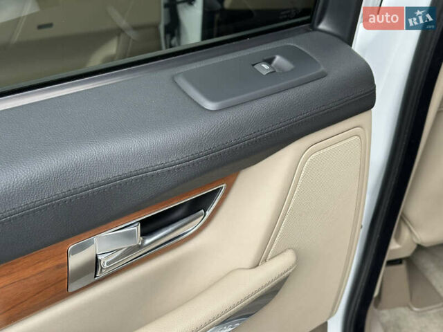 Білий Ленд Ровер Range Rover Sport, об'ємом двигуна 5 л та пробігом 120 тис. км за 13500 $, фото 36 на Automoto.ua