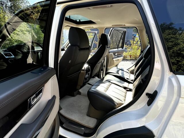 Ленд Ровер Рендж Ровер Спорт 2010 в Киеве на Automoto.ua Белый Ленд Ровер Рендж Ровер Спорт, объемом двигателя 3.6 л и пробегом 202 тыс. км за 15500 $, фото 10 на Automoto.ua