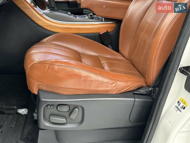 Білий Ленд Ровер Range Rover Sport, об'ємом двигуна 5 л та пробігом 171 тис. км за 12500 $, фото 36 на Automoto.ua