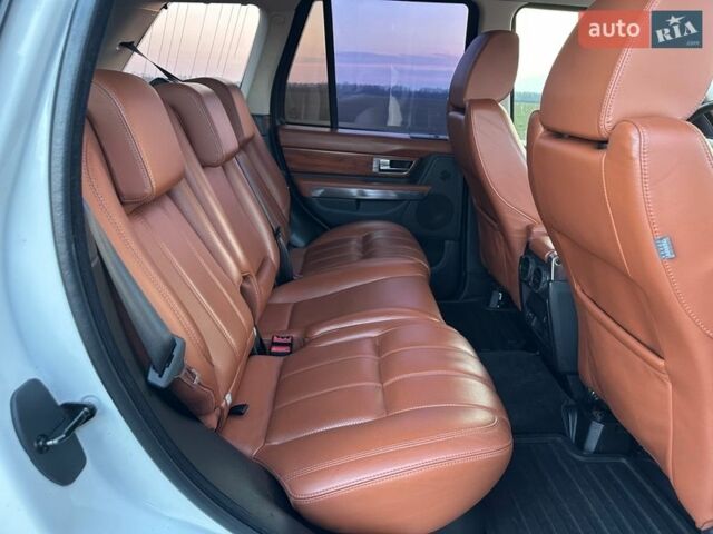Білий Ленд Ровер Range Rover Sport, об'ємом двигуна 5 л та пробігом 171 тис. км за 16000 $, фото 34 на Automoto.ua