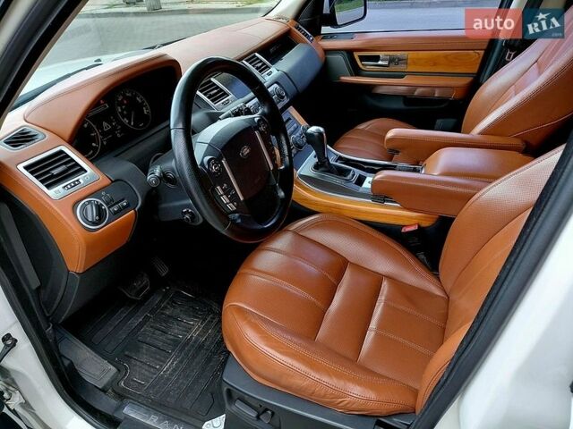 Білий Ленд Ровер Range Rover Sport, об'ємом двигуна 5 л та пробігом 179 тис. км за 12500 $, фото 31 на Automoto.ua
