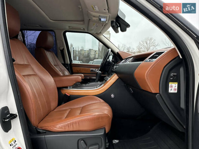Білий Ленд Ровер Range Rover Sport, об'ємом двигуна 5 л та пробігом 171 тис. км за 12500 $, фото 32 на Automoto.ua