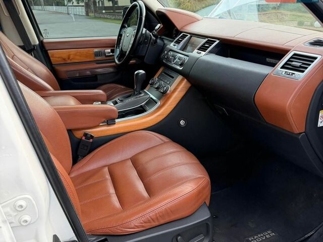 Білий Ленд Ровер Range Rover Sport, об'ємом двигуна 5 л та пробігом 180 тис. км за 10600 $, фото 32 на Automoto.ua