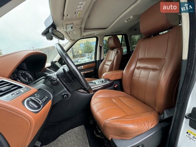 Білий Ленд Ровер Range Rover Sport, об'ємом двигуна 5 л та пробігом 212 тис. км за 12999 $, фото 9 на Automoto.ua