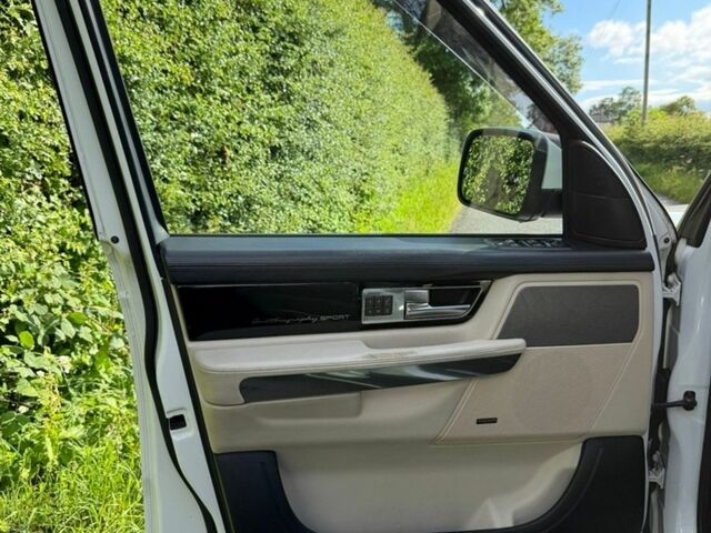 Білий Ленд Ровер Range Rover Sport, об'ємом двигуна 5 л та пробігом 175 тис. км за 15000 $, фото 20 на Automoto.ua