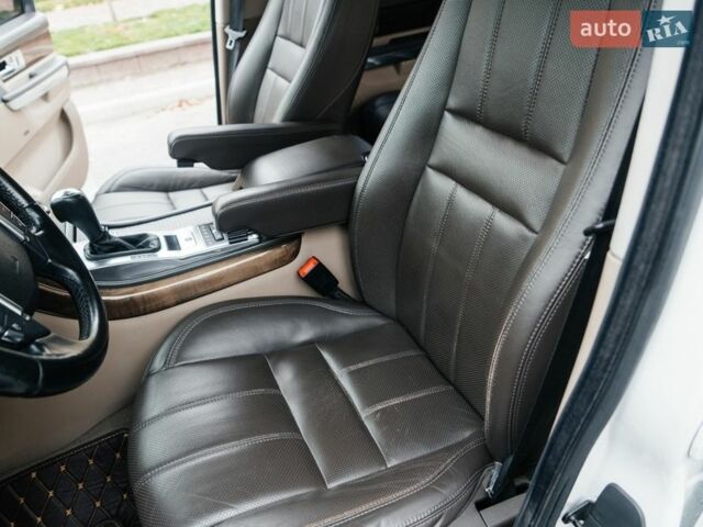 Білий Ленд Ровер Range Rover Sport, об'ємом двигуна 5 л та пробігом 148 тис. км за 15500 $, фото 23 на Automoto.ua