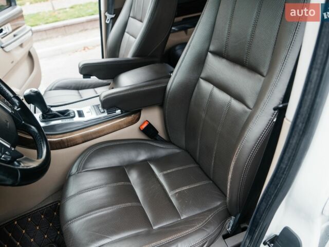 Білий Ленд Ровер Range Rover Sport, об'ємом двигуна 5 л та пробігом 148 тис. км за 15500 $, фото 23 на Automoto.ua