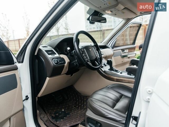Білий Ленд Ровер Range Rover Sport, об'ємом двигуна 5 л та пробігом 148 тис. км за 15500 $, фото 35 на Automoto.ua