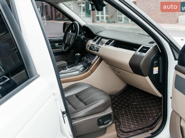 Білий Ленд Ровер Range Rover Sport, об'ємом двигуна 5 л та пробігом 148 тис. км за 15500 $, фото 22 на Automoto.ua