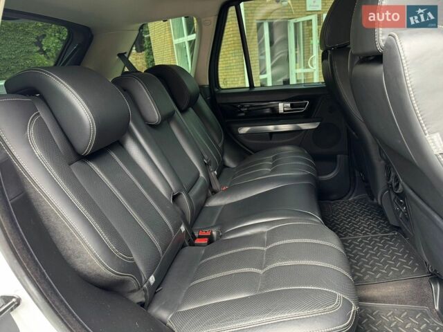 Білий Ленд Ровер Range Rover Sport, об'ємом двигуна 5 л та пробігом 149 тис. км за 14999 $, фото 13 на Automoto.ua