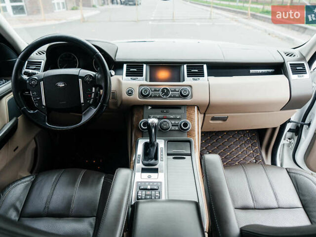 Білий Ленд Ровер Range Rover Sport, об'ємом двигуна 5 л та пробігом 147 тис. км за 15100 $, фото 13 на Automoto.ua