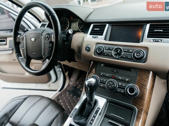 Білий Ленд Ровер Range Rover Sport, об'ємом двигуна 5 л та пробігом 148 тис. км за 15500 $, фото 32 на Automoto.ua