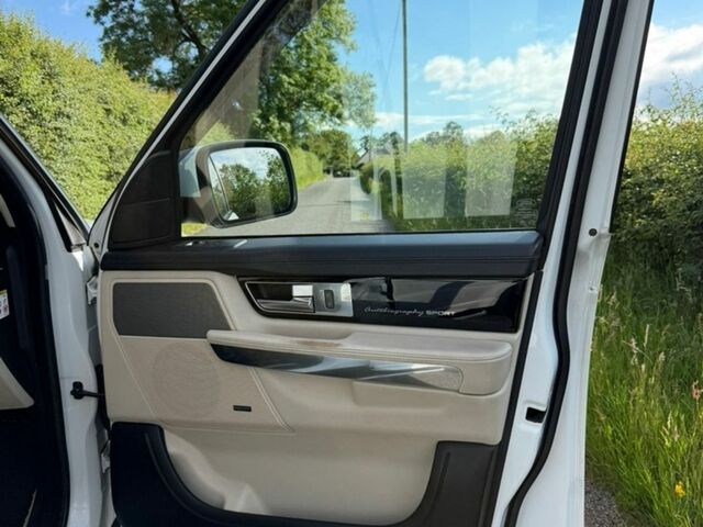 Білий Ленд Ровер Range Rover Sport, об'ємом двигуна 5 л та пробігом 175 тис. км за 15000 $, фото 19 на Automoto.ua