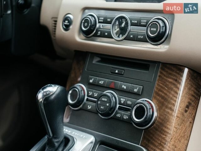 Білий Ленд Ровер Range Rover Sport, об'ємом двигуна 5 л та пробігом 148 тис. км за 15500 $, фото 24 на Automoto.ua