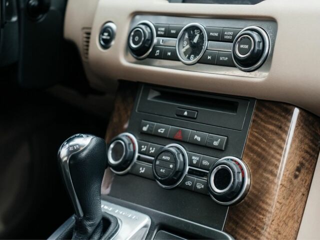 Білий Ленд Ровер Range Rover Sport, об'ємом двигуна 5 л та пробігом 147 тис. км за 15100 $, фото 13 на Automoto.ua