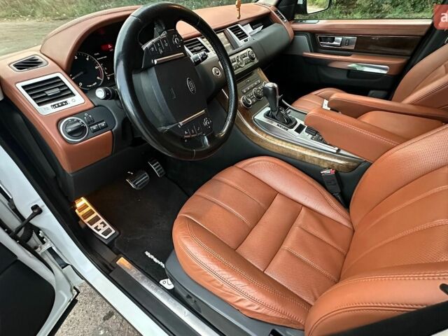 Білий Ленд Ровер Range Rover Sport, об'ємом двигуна 3 л та пробігом 213 тис. км за 15000 $, фото 18 на Automoto.ua