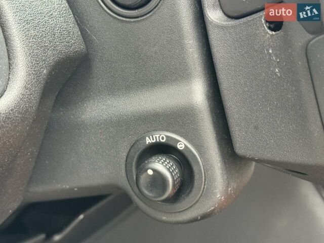 Білий Ленд Ровер Range Rover Sport, об'ємом двигуна 5 л та пробігом 212 тис. км за 12999 $, фото 18 на Automoto.ua