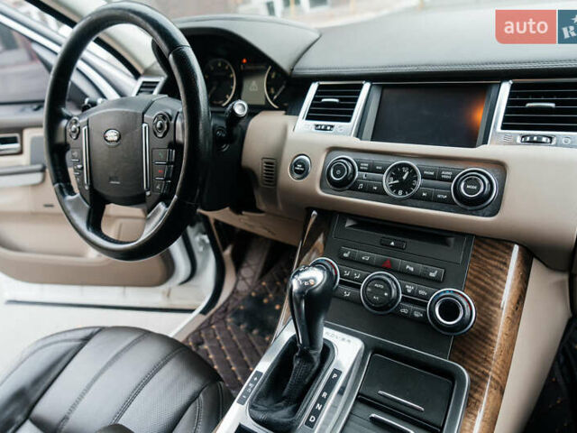 Білий Ленд Ровер Range Rover Sport, об'ємом двигуна 5 л та пробігом 147 тис. км за 15100 $, фото 8 на Automoto.ua