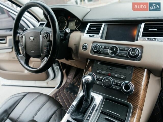 Білий Ленд Ровер Range Rover Sport, об'ємом двигуна 5 л та пробігом 148 тис. км за 15500 $, фото 32 на Automoto.ua